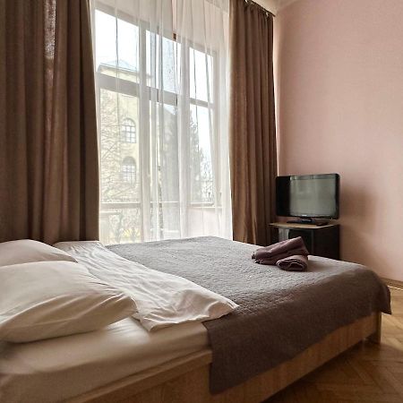 Romantic Apartments - Оn Valova Street Λβιβ Εξωτερικό φωτογραφία