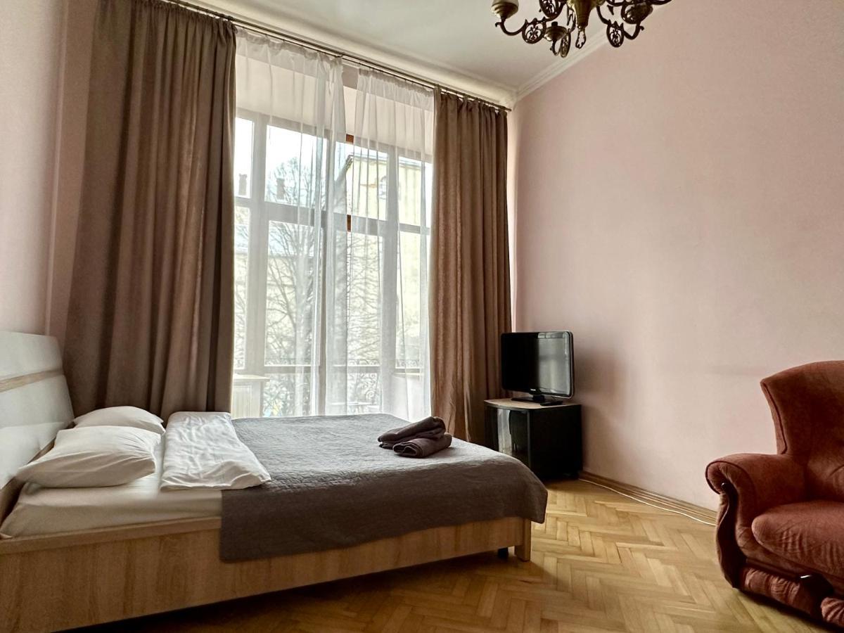 Romantic Apartments - Оn Valova Street Λβιβ Εξωτερικό φωτογραφία