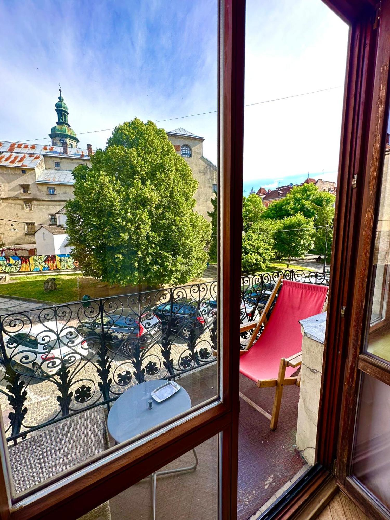 Romantic Apartments - Оn Valova Street Λβιβ Εξωτερικό φωτογραφία