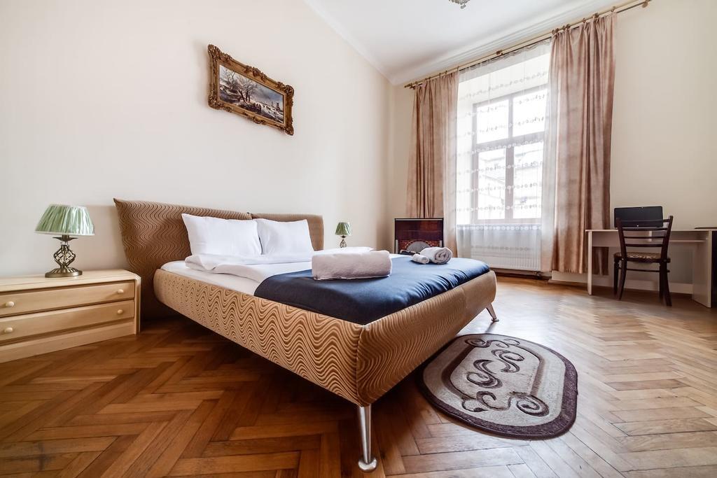 Romantic Apartments - Оn Valova Street Λβιβ Εξωτερικό φωτογραφία